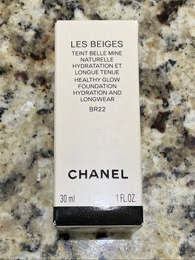 CHANEL Les Beiges Healthy Glow Foundation BR22 - Cream Beige